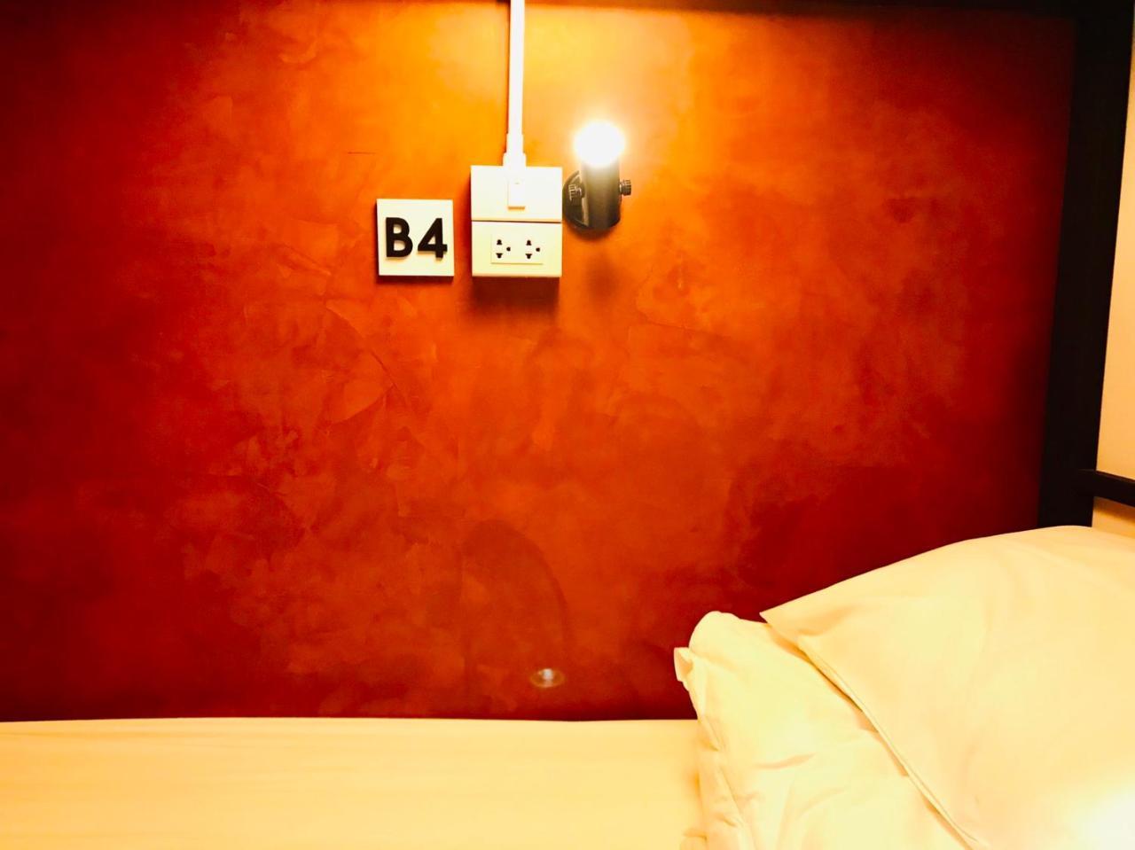 New Warm Light Hostel Chiang Mai Eksteriør billede
